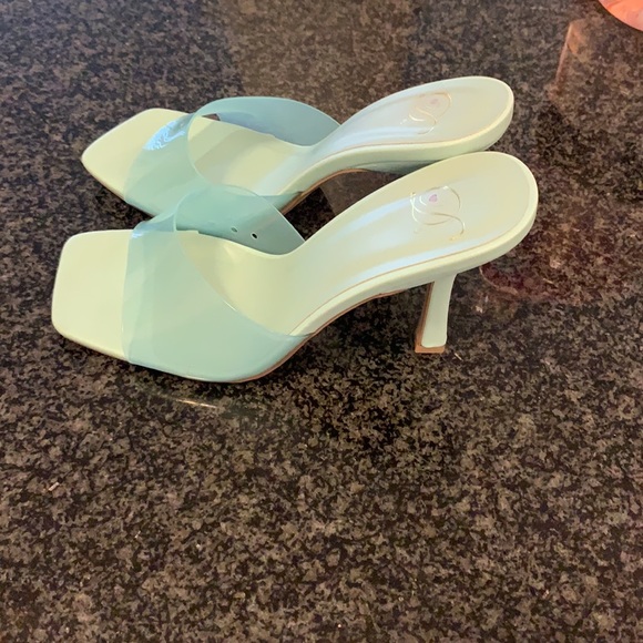 Very cute heeled mule sandals. - Picture 4 of 7